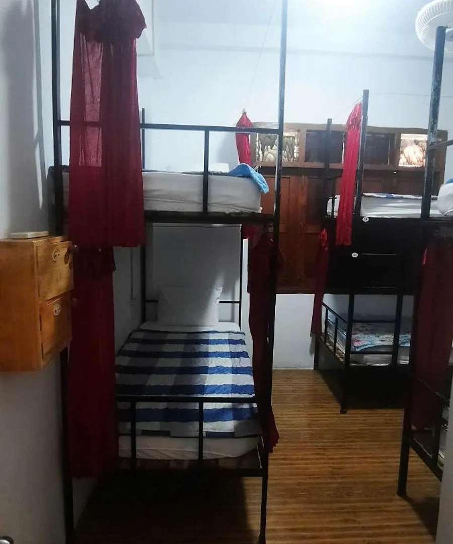 Aurora Backpackers Hostel Luang Prabang